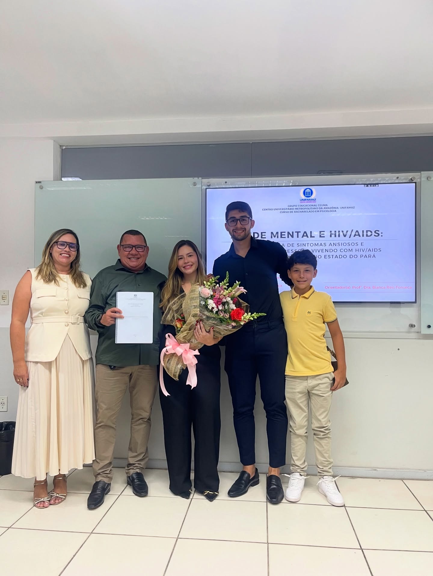 Dr. Marcelo Pastana em palestra sobre saúde mental e HIV/AIDS.
